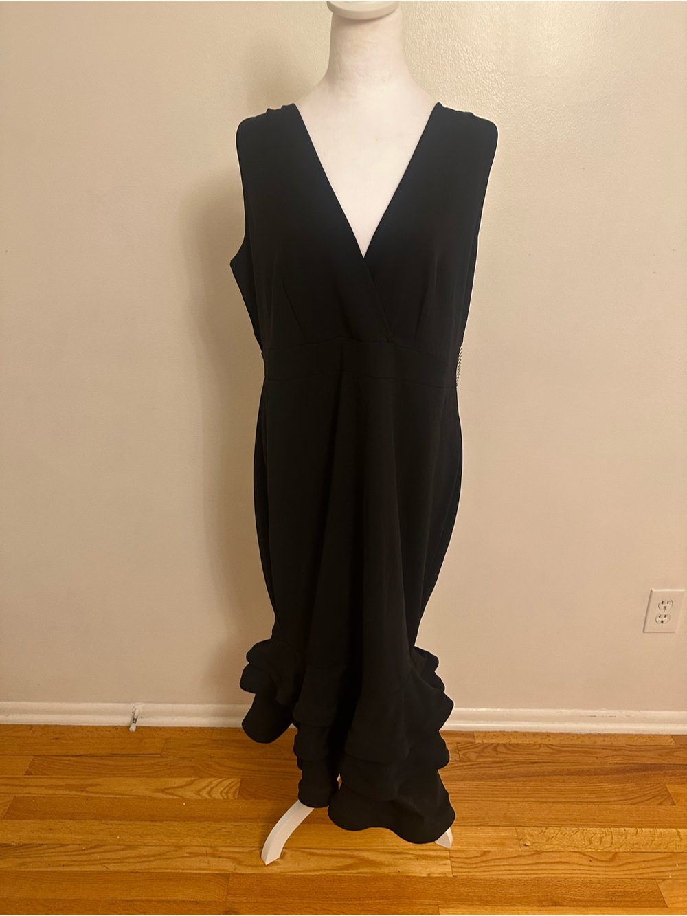 New Elegant Black V-Neck Sleeveless Tiered Dress Size 3X